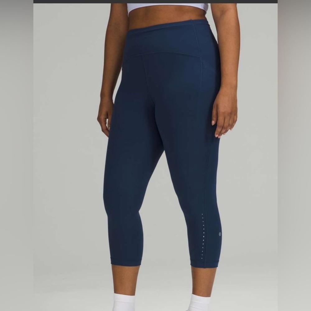 2022-Lululemon Swift Speed High-Rise
Crop 21"
Mineral Blue size 4